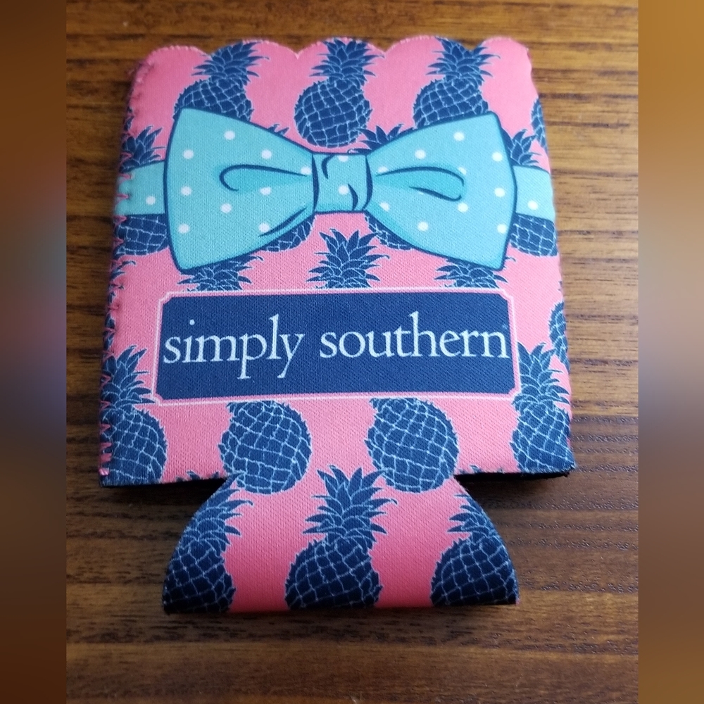 Simply Southern pink with blue pineapples and bow can koozie